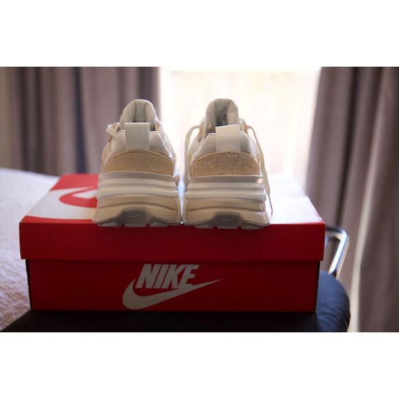 V2K Run Sneaker (Women) 8.5 - Picture 3 of 5